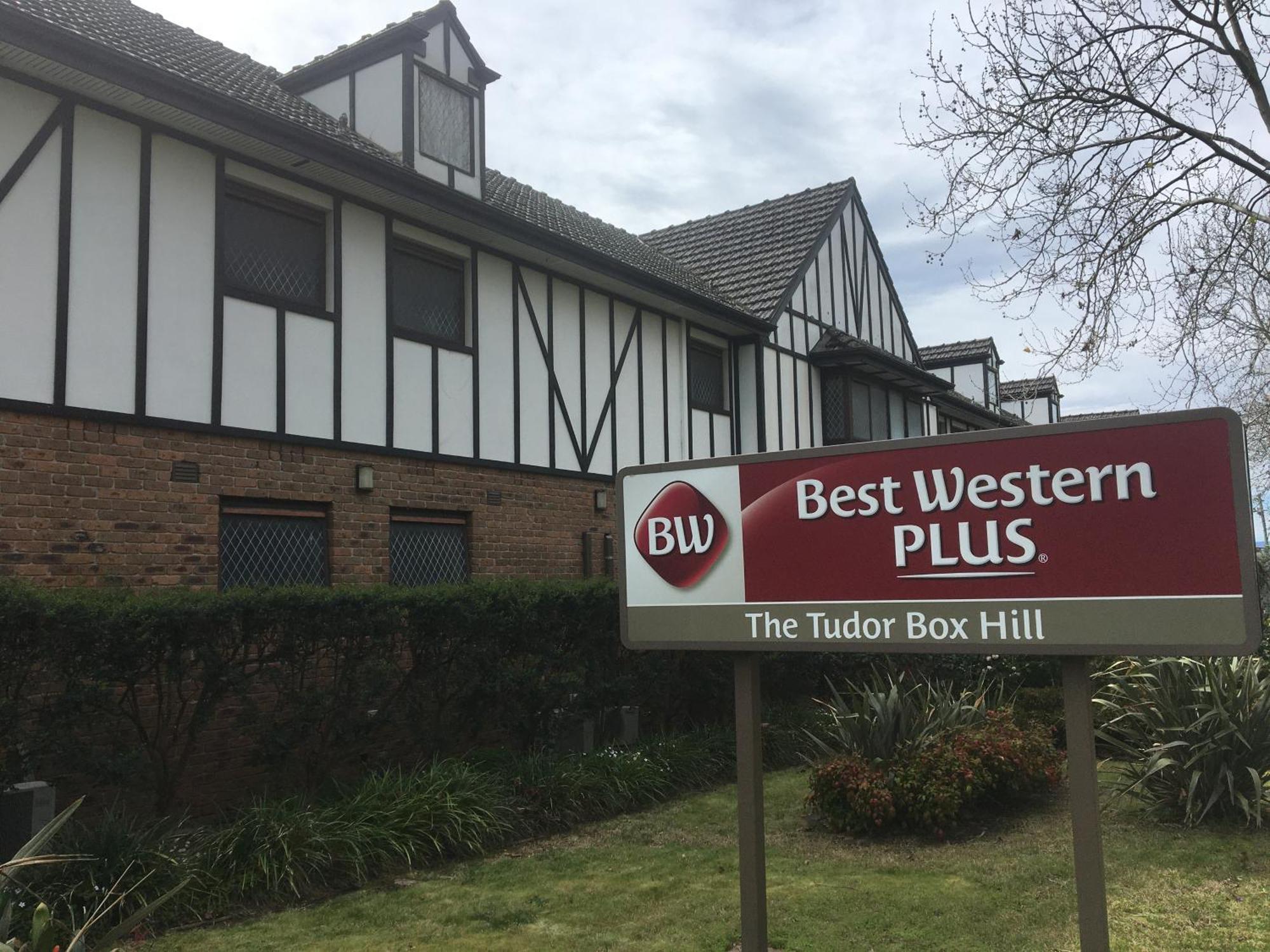 Best Western Plus The Tudor Box Hill Hotel Exterior foto